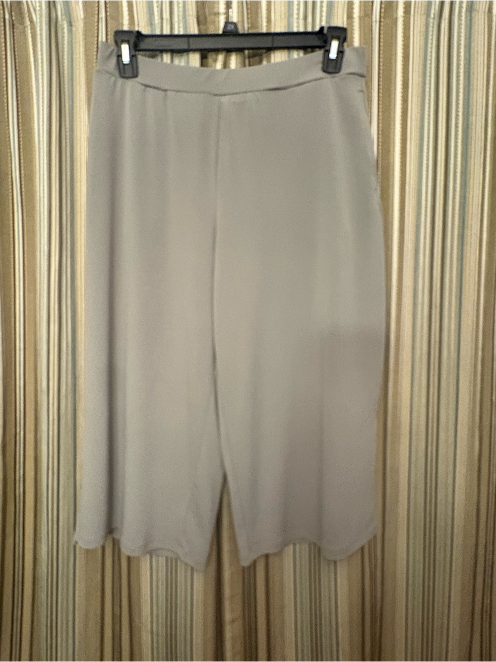 Susan Graver Wide Leg guacho Pull-On Pants in Light Gray